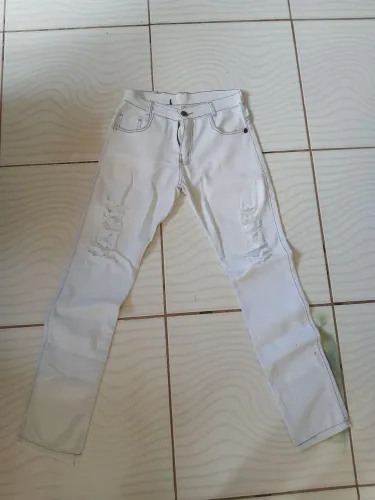 Calça rasgada