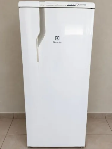 GELADEIRA ELECTROLUX FROST FREE 322L BRANCA - RFE39