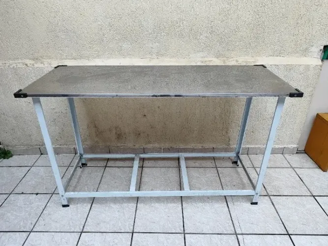 Bancada Cozinha Industrial com Tampo em Inox e Estrutura Reforçada Grande