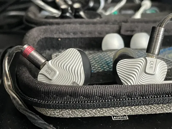 YU9 Audio QUE