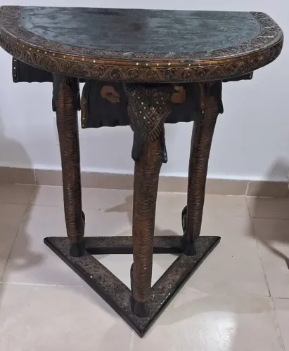 Mesa artesanal com elefantes - peça decorativa étnica Mesa decorativa artesanal em madeira
