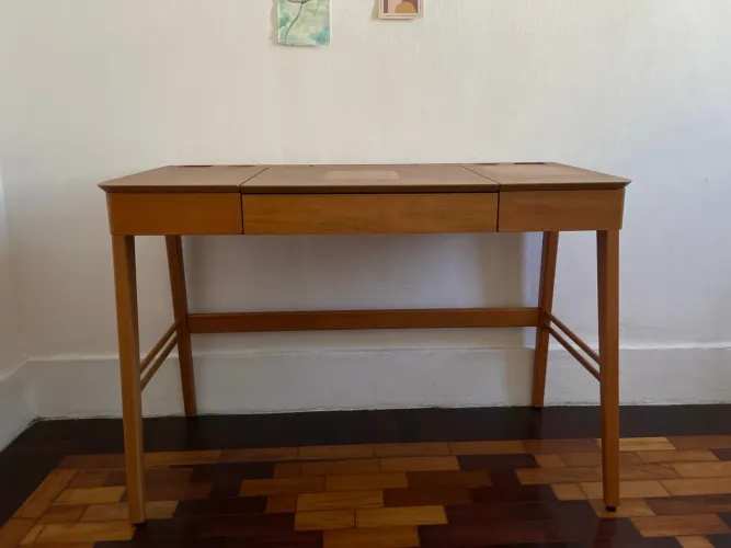 Escrivaninha Home Office em Madeira Maciça com Gaveta e Compartimentos