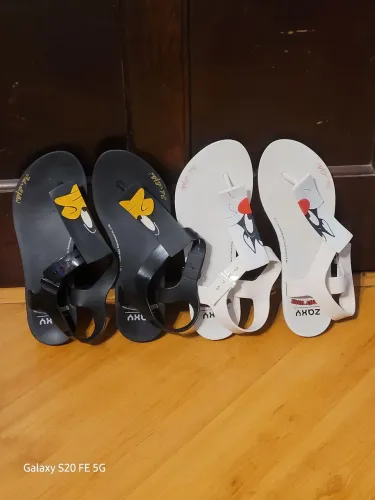 Vendo Kit Sandálias Patolino /Frajola Looney Tunes