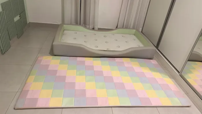 Cama montessoriana infantil