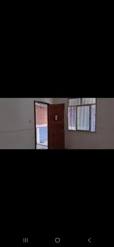 Locação em Vista Alegre, 01 Quarto, Sala etc...