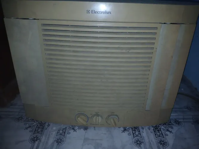 Ar condicionado com defeito.