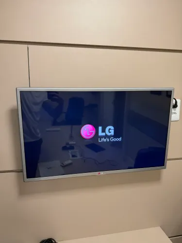 TV LG LED 32?- Excelente Estado - Com Suporte de Parede