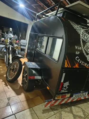 Carretinha baú fechado 