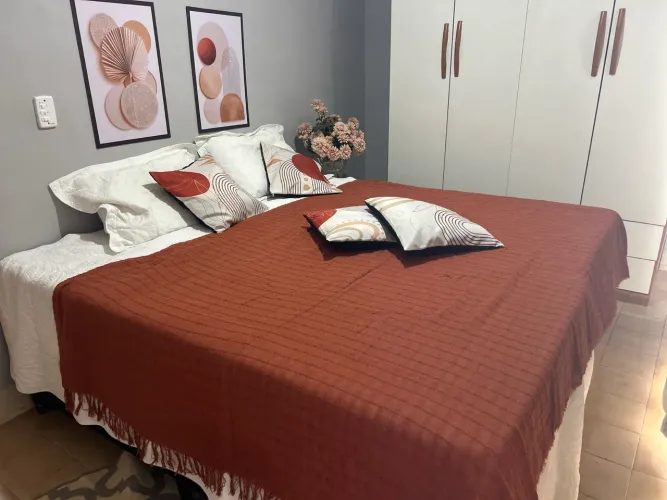 Casa ampla completa e confortável de 3 quartos próximo à supermercado,padaria, farmácia.