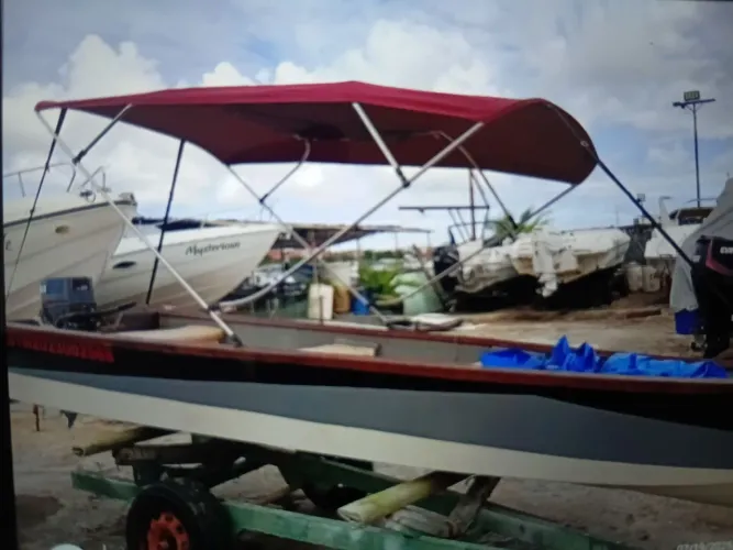 Barco de FIBRA novíssimo 