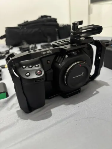 Câmera Black Magic 4K + 2 Lentes + Acessórios