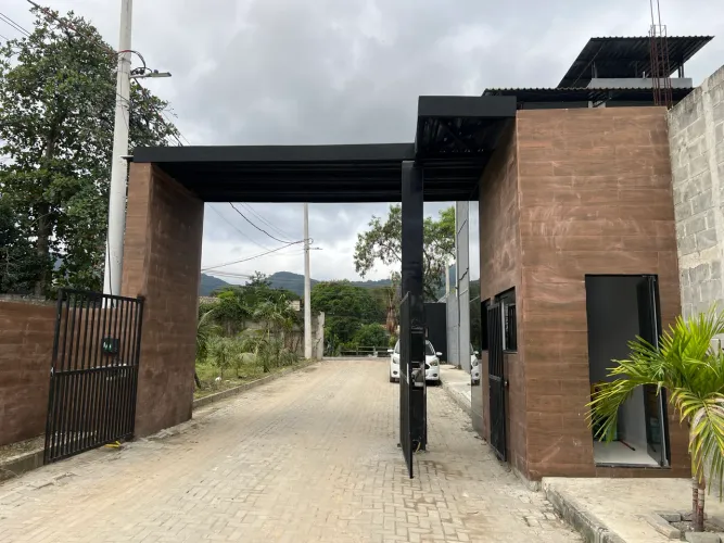 Lotes a Venda em condomínio fechado na Estrada da Ilha