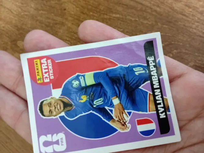 Figurinha mbappe legend roxa