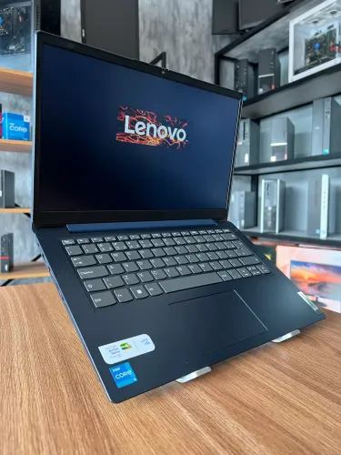NOTEBOOK LENOVO IDEAPAD 1i - I3 1215U - 8GB DDR4 - SSD NVMe 256GB
