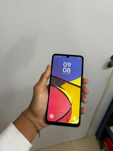 Celular Samsung A05 praticamente novo 
