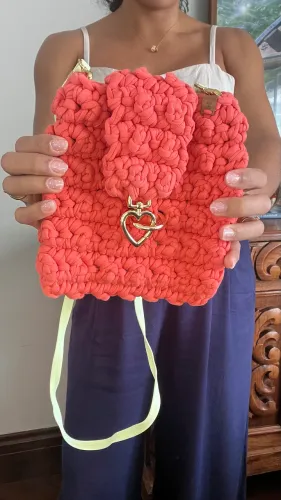 Bolsa em fio de malha 
