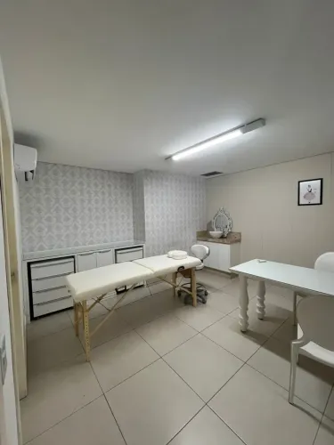 Ponto comercial/Loja/Box para aluguel com 47 metros quadrados em Zona 01 - Maringá - Paran
