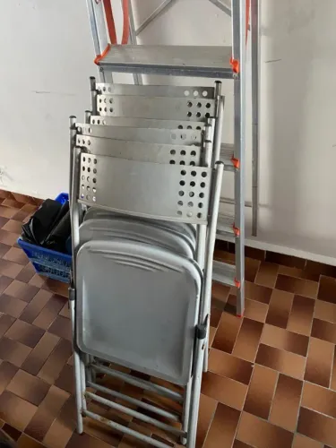 mesas e cadeiras