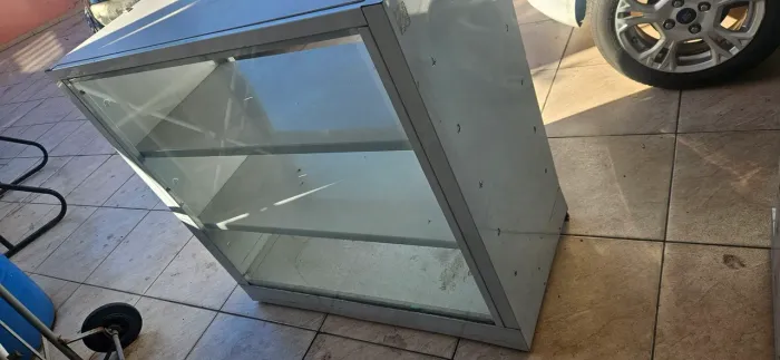 Balcão de atendimento com vitrine 1mt x 1,20mt X 50cm