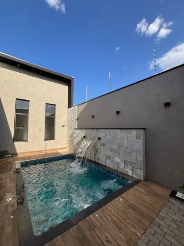 Casa Moderna à Venda - Res. Gramados 2 | Piscina Aquecida e Pé Direito Duplo