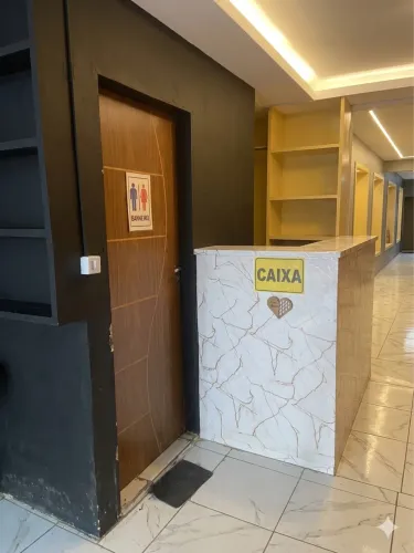 Ponto comercial já com fachada e porta de vidro!