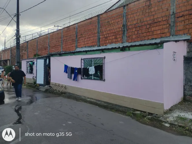 Vendo ou troco Casa na Beira da Rua