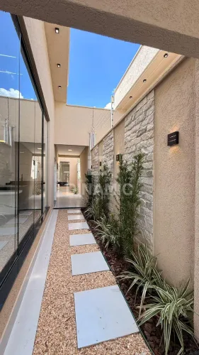 Casa à venda no Setor Amin Camargo em Goiânia .