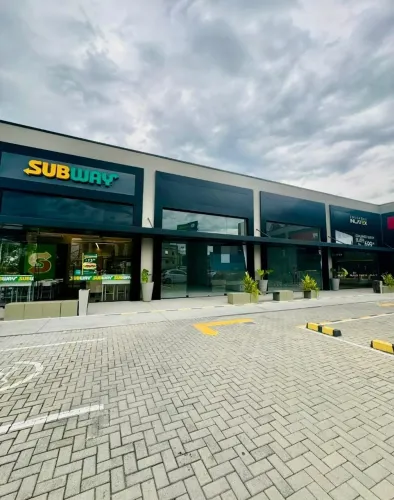 Sala Comercial Térrea 78M² com Pé Direito Duplo em Balneário Camboriú