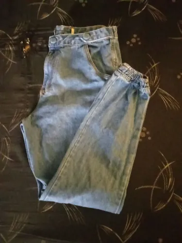 Calça jeans estilo jogger 