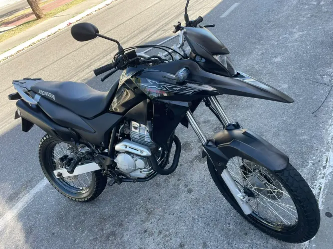 Vendo XRE 300 zera