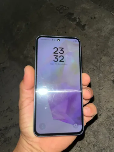 Celular A35.    5G