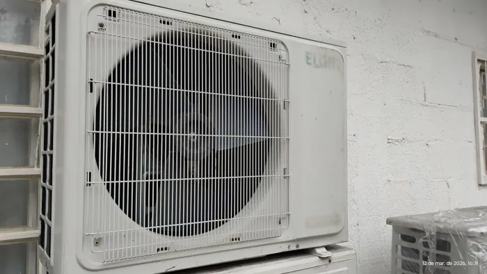 UNIDADE CONDENSADORA ELGIN 30.000 BTU MOD HVFE30B2IA 220 V INVERTER FRIO