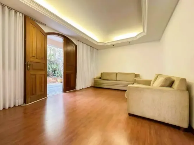 Casa à venda com 04 quartos no bairro Caiçara