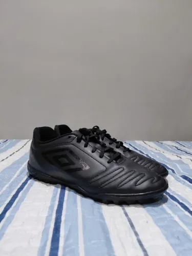 Chuteira Umbro Society