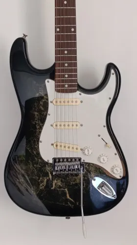 Guitarra Condor estilo Stratocaster 