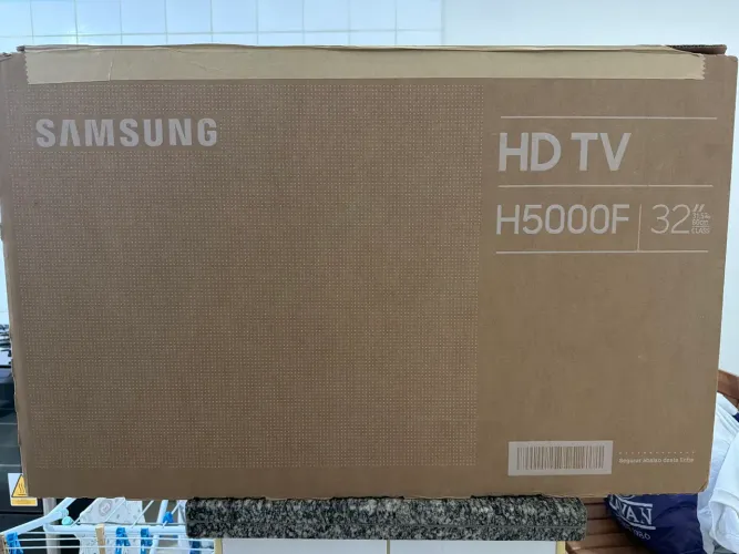 Smart TV Samsung de 32 polegadas, modelo H5000F.