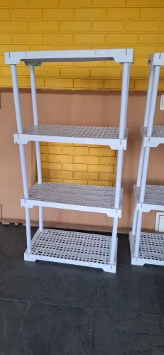 Prateleiras de plástico 