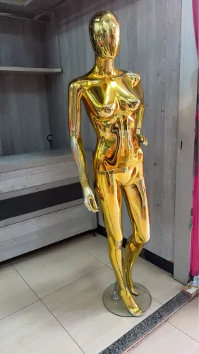 Manequins dourados