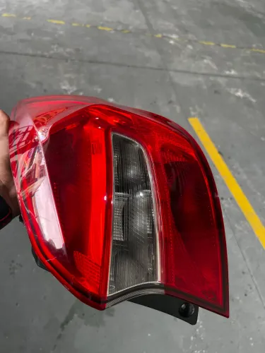 LANTERNA TRASEIRA CRISTAL ORIGINAL LADO ESQUERDO FORD KA 2018