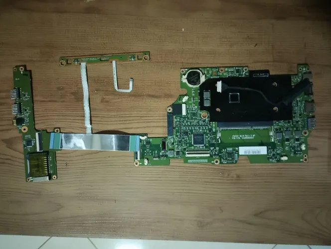 Placa mãe notebook LG 15U34 com defeito
