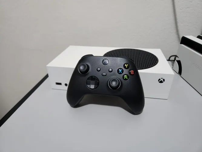 Xbox series S, 2 controles