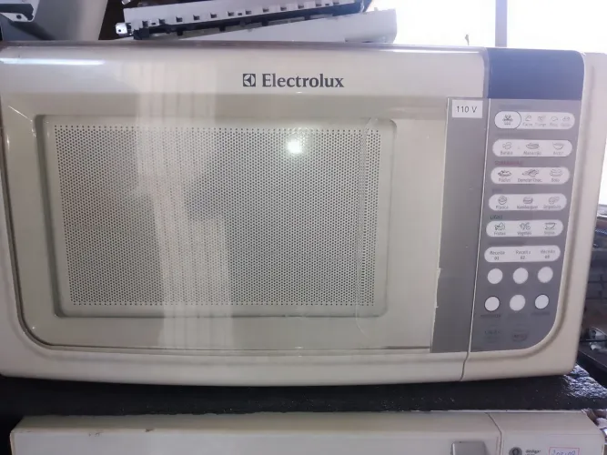 Microondas Electrolux,110v, 23 litros.