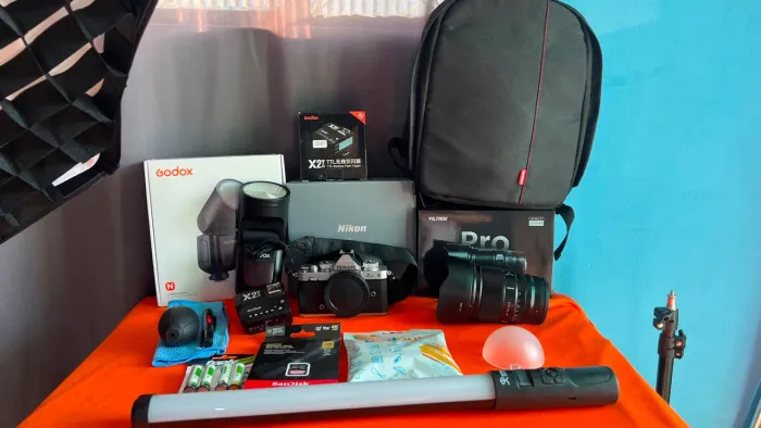 Kit Completo Câmera Nikon Z fc + Lente Viltrox 75mm + Flash Godox + Acessórios