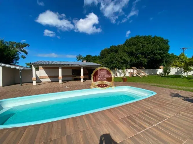Chácara à venda em Mongaguá com 2.100m², 2 casas, piscina e área de lazer completa