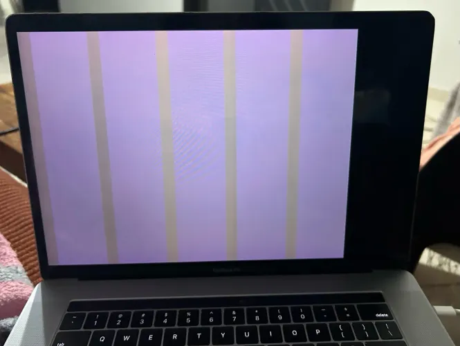 Macbook Pro 15? A1707 tela quebrada