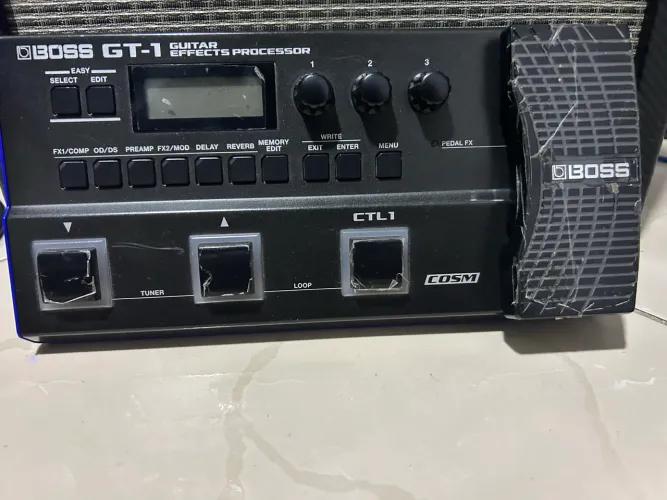 Boss gt1 - Pedaleira de guitarra
