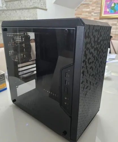 Gabinete Cooler Master Q300l - 4 fans - Usado em ótimo estado