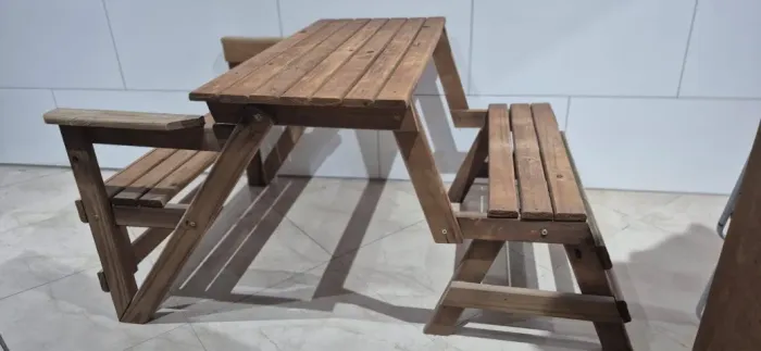 Mesa que vira banco