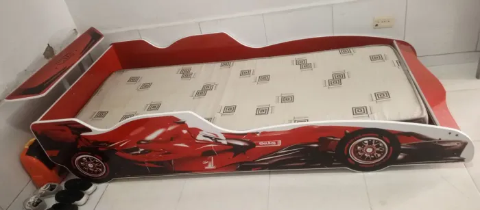 Vendo cama com o colchão