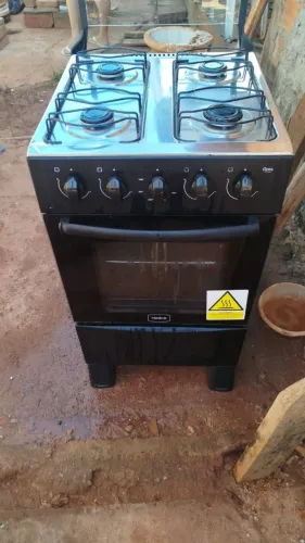 Vende-se um fogão de 4 bocas semi novo marca realce só dois meses de uso 